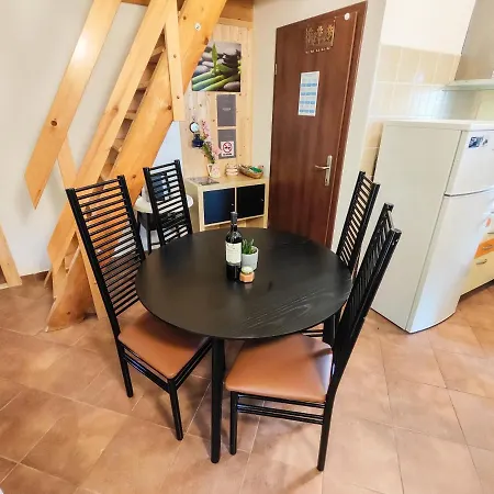 Silent Orchard Naklo