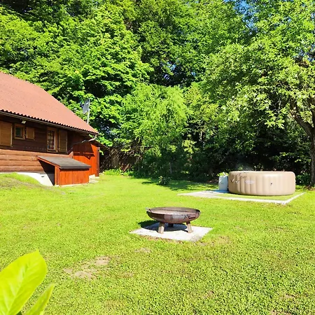 Silent Orchard Tatil Evi Naklo