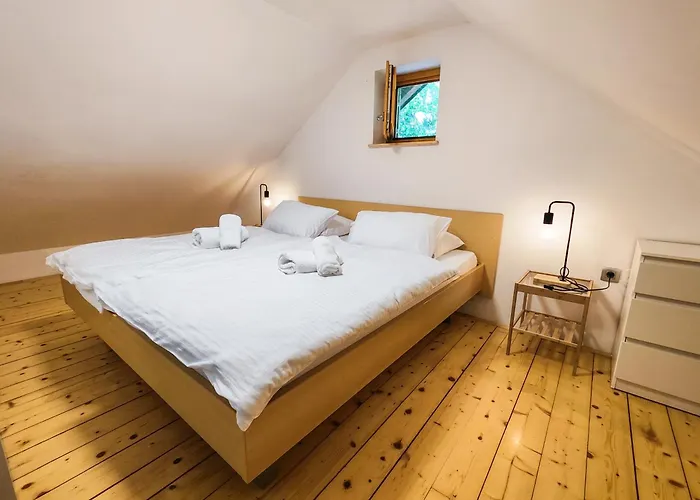 Silent Orchard Ferienhaus Naklo